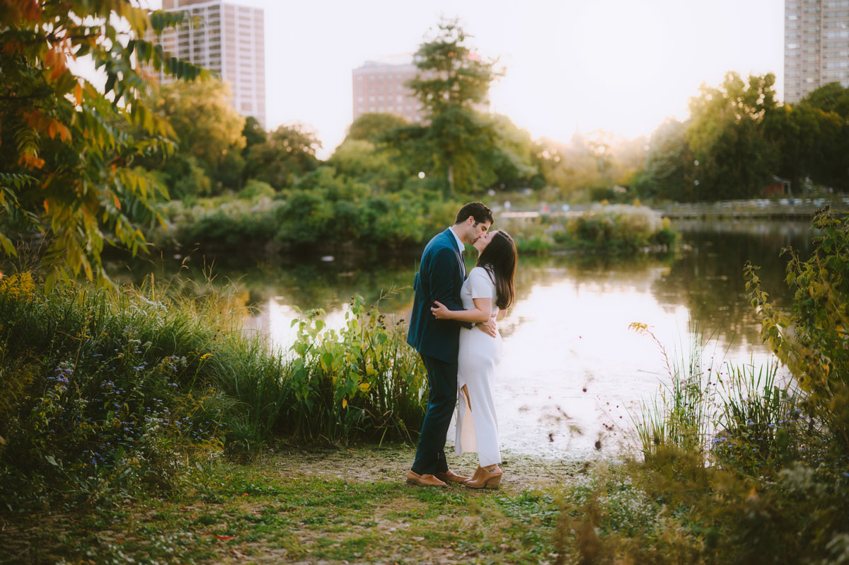 lincoln park honeycomb dreamy chicago engagement photographer light and vibrant true color