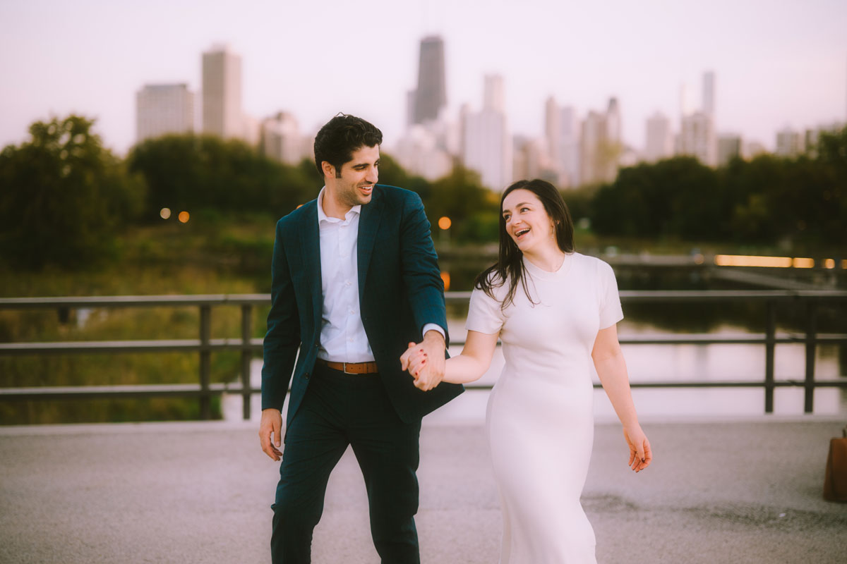 Lincoln Park Pond dreamy chicago engagement photographer light and vibrant true color